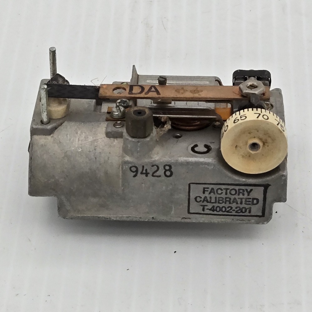 Johnson‎ Controls T-4002-202 Pneumatic Thermostat Dual Temp RA/DA